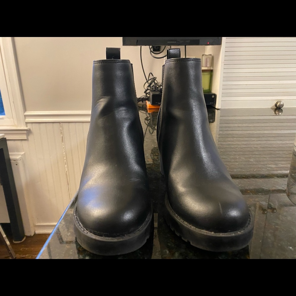 boots for women size 36 brand H&M and small black bag for women brand new look